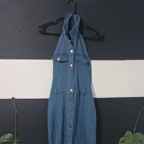 Women Light blue denim buttond halter collared  midi dress - Picture 2 of 12